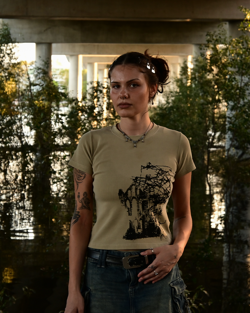 GATE - khaki loose baby tee